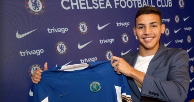 Chelsea sign Brazilian teenager Deivid Washington from Santos for £17.2m