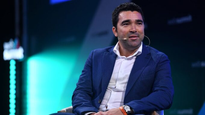 Barcelona name former midfielder as new sporting director Deco