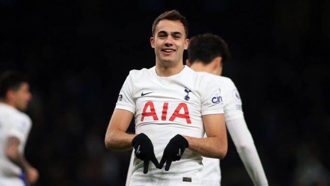 Manchester United agree loan deal for Tottenham full-back Sergio Reguilon
