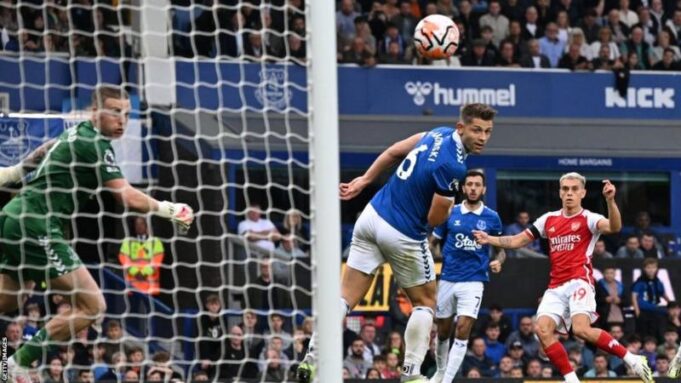 Leandro Trossard strike earns Arsenal victory at Everton