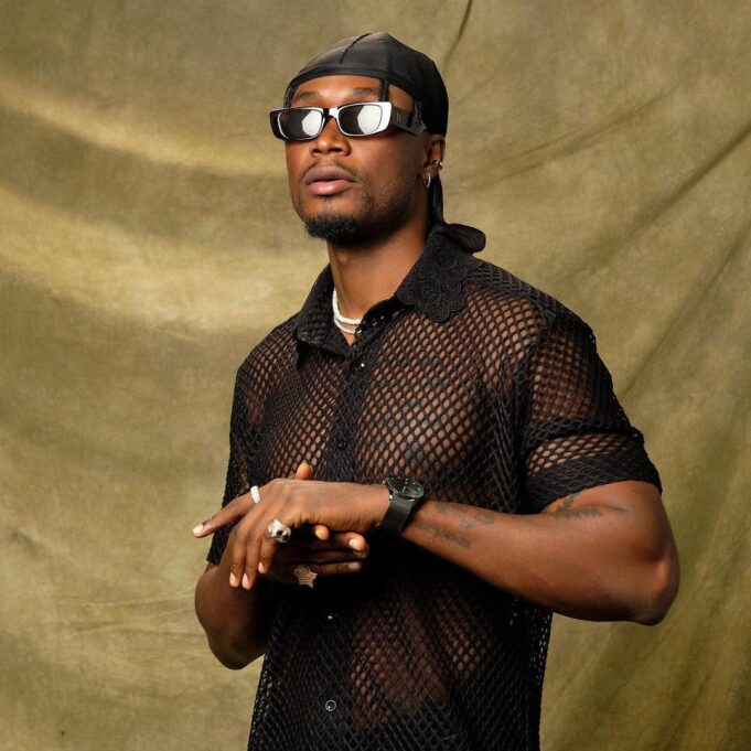 E.L  apologizes to the media on  playing his old tune saga