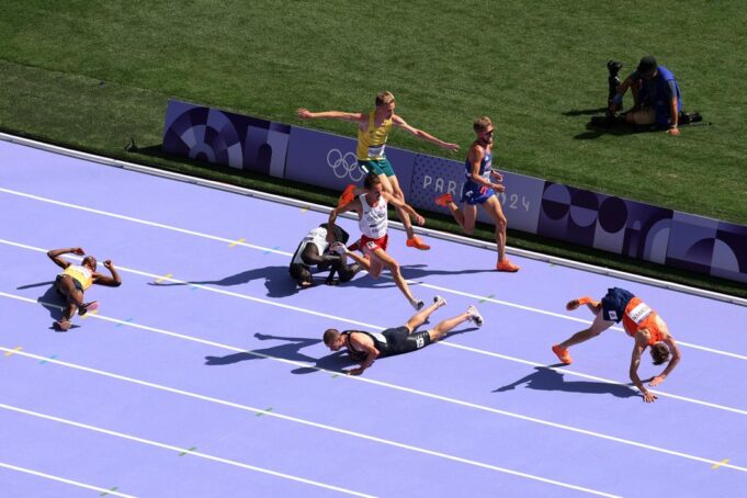 Chaos in Men’s 5000m Heat: Multiple athletes crash on final lap