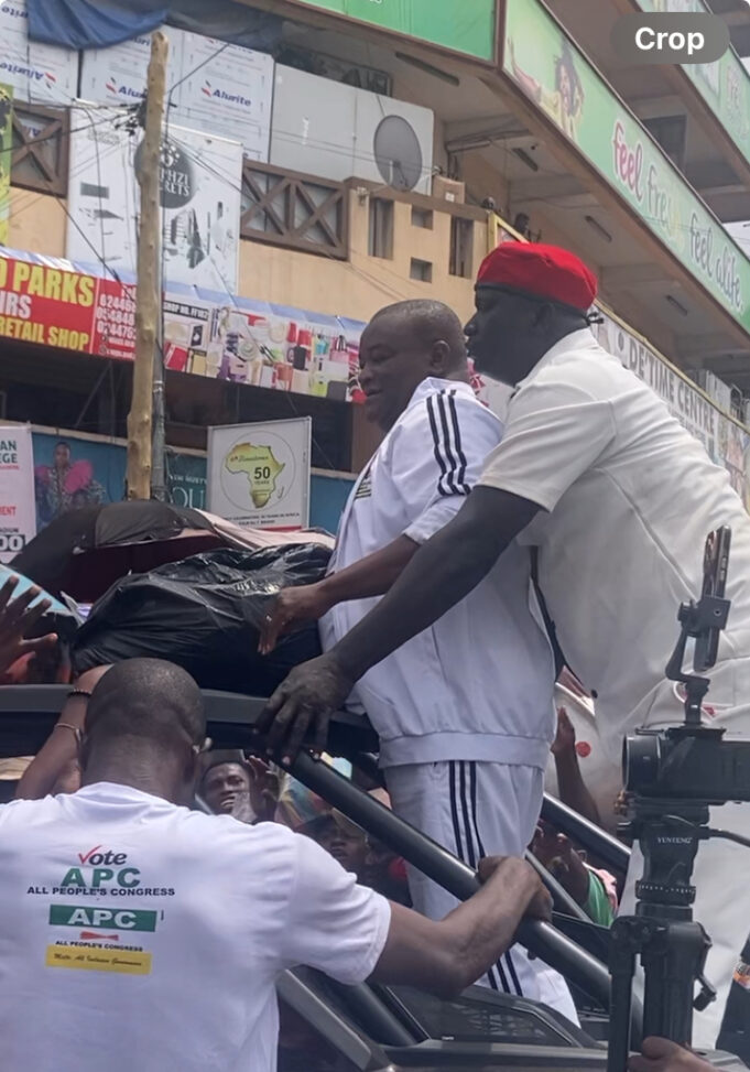 Hassan Ayariga mobbed by traders and Kayayes at Agbogbloshie during campaign float