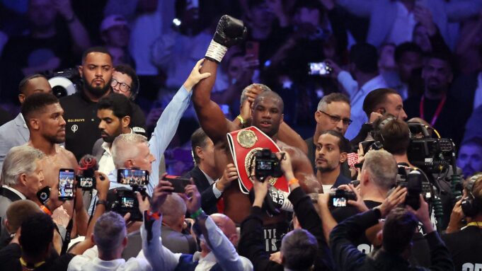 Warren eager to set up a rematch with WBO, WBA, and WBC champion Oleksandr Usyk