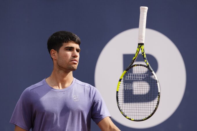 Alcaraz Reaches Barcelona Quarter-Finals with Straight-Sets Win Over Djere