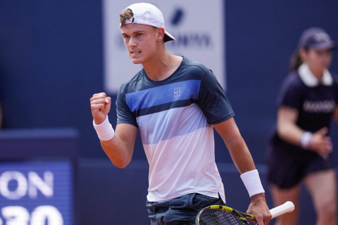 Rune beats Alcaraz to win Barcelona Open
