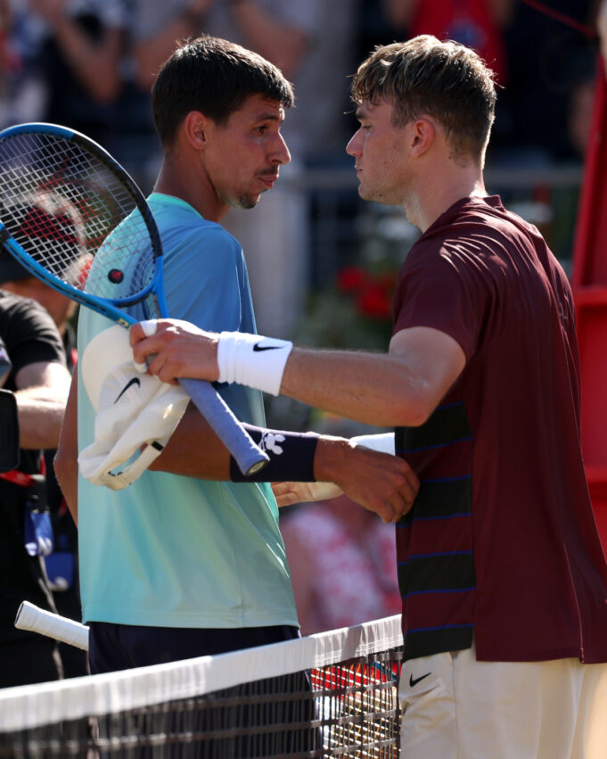 Jack Draper’s bold racquet gamble pays off in Queen’s Club thriller