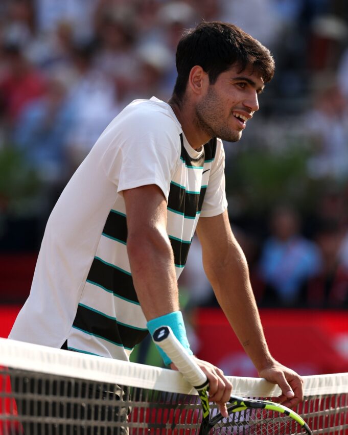 Carlos Alcaraz survives grueling battle to reach Queen’s Club Quarter-Finals