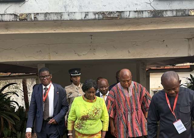 1212026110554-0eu2xkjwwr-img3496