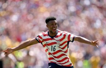 Pochettino’s USA march into last 32 with win over Australia