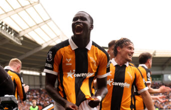 Man Utd stunned by Hull as Carrick faces early questions