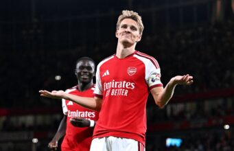 Arsenal fire up title defense with Coventry rout
